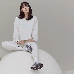 IU trong chiến dịch quảng bá sneakers của New Balance