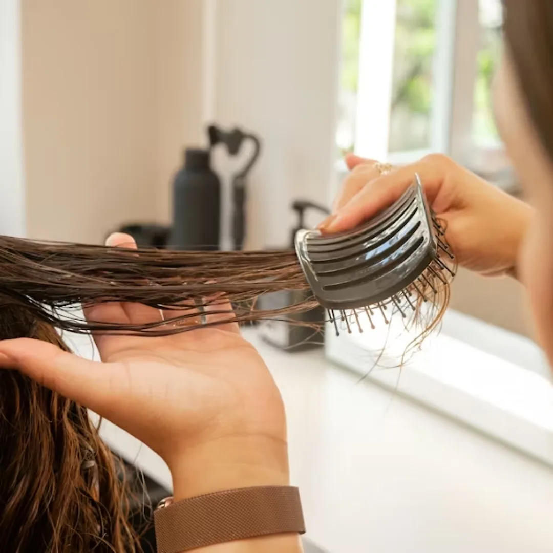 chia tóc thành những phần nhỏ khi duỗi tóc