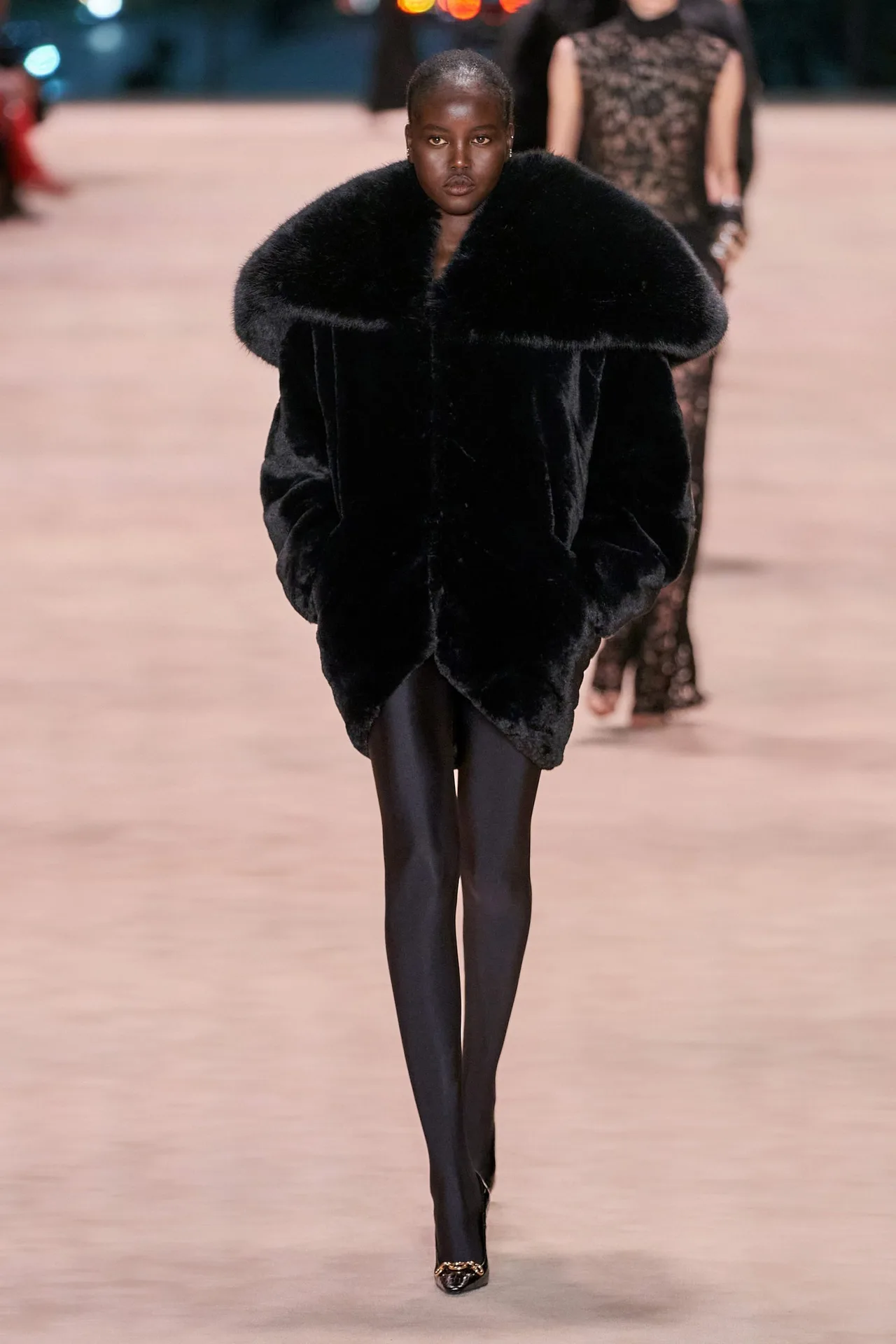 Saint Laurent ready-to-wear mùa Đông 2022 Look 41