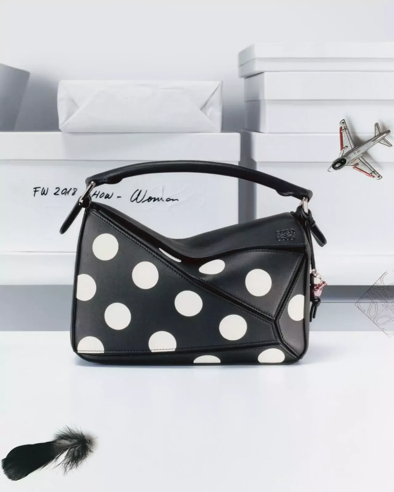 túi chấm bi Loewe