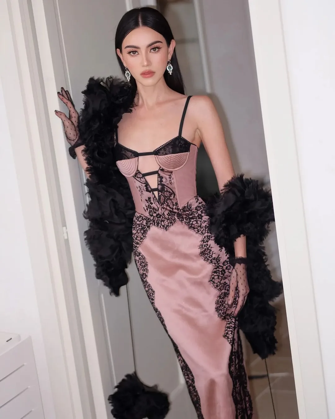 Mai Davika fashion 1