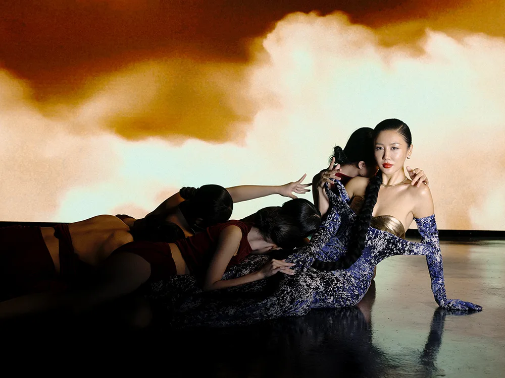 Văn Mai Hương trong MV "Vườn Hồng"