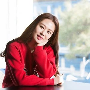 Phong cách thời trang U50 thanh lịch của diễn viên Kim Hyun Joo