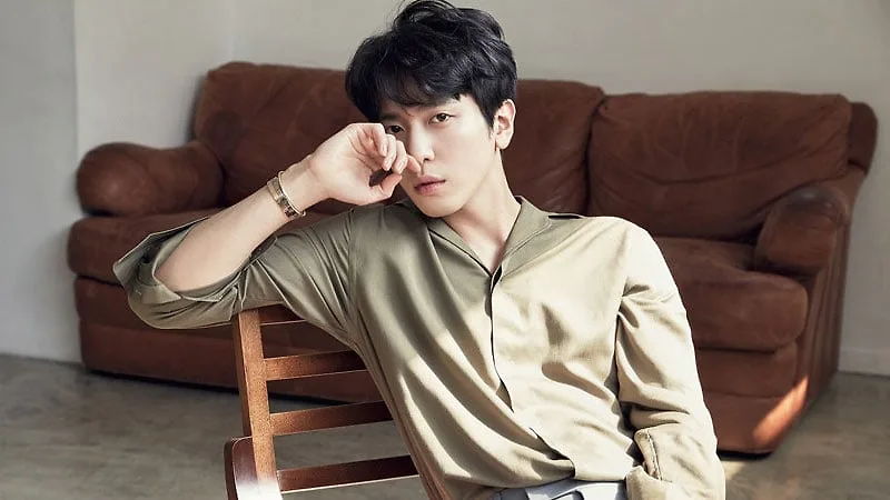 Jung Yonghwa viết thư tay xin lỗi fan vì nghi án "đi cửa sau" vào trường đại học danh giá Jung Yonghwa viết thư tay xin lỗi fan vì nghi án "đi cửa sau" vào trường đại học danh giá