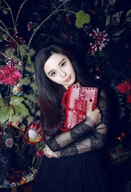 Phạm Băng Băng trở thành tâm điểm PFW 2016 bởi phong cách nổi bật - ELLE VN