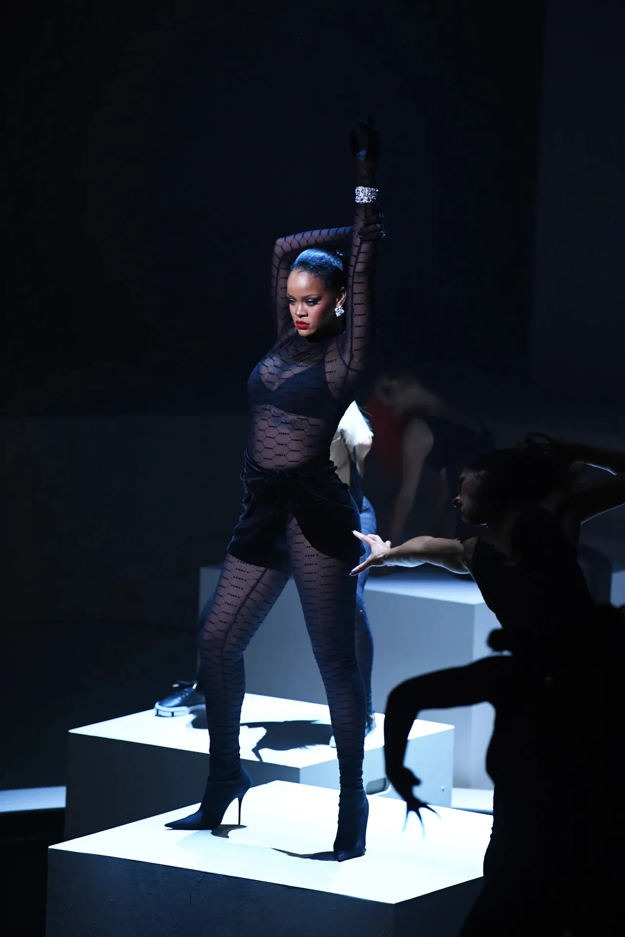 savage x fenty rihanna đồ xuyên thấu