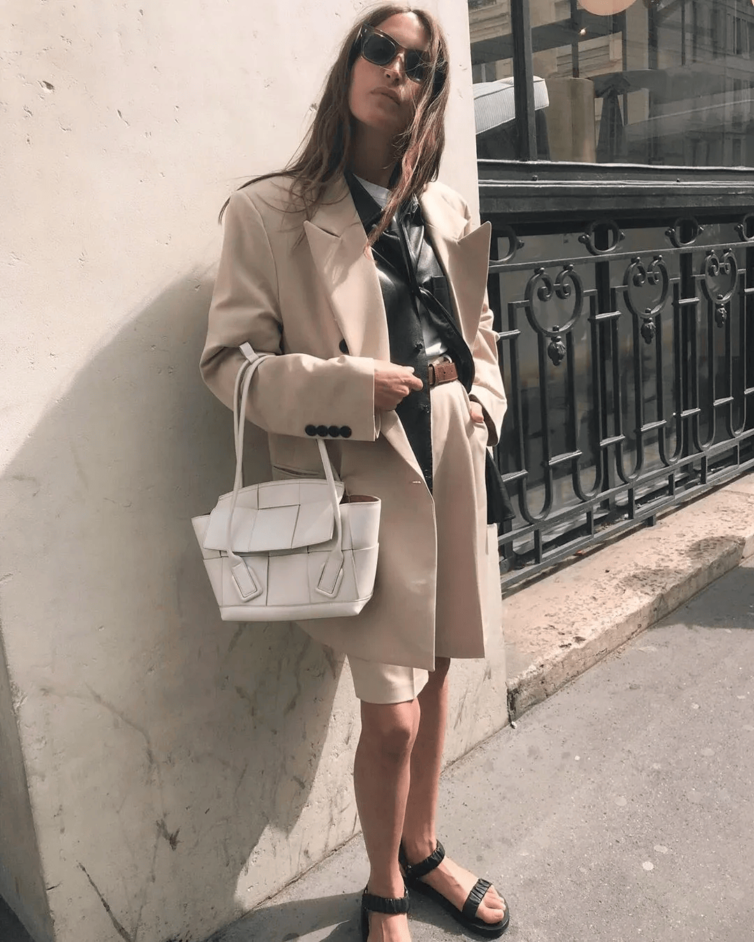 Suits ngắn phối sandals cá tính