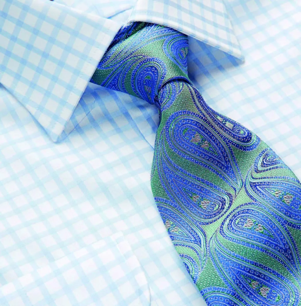 Sơmi kẻ ô sọc mảnh (Windowpane) + Cà vạt họa tiết làm bật màu ô kẻ