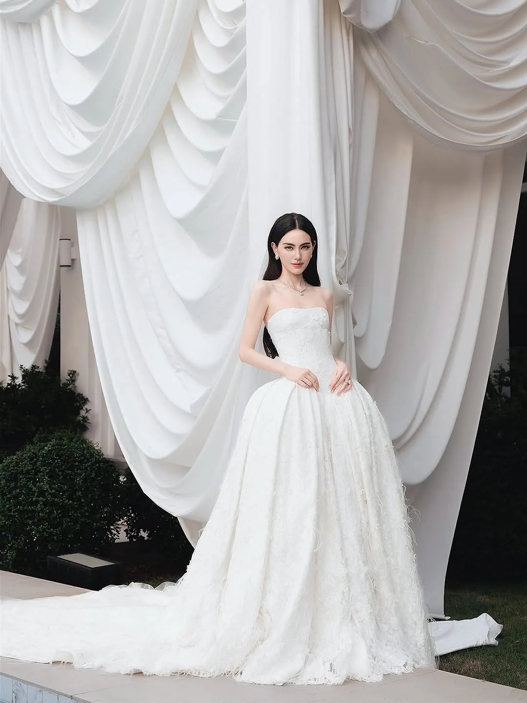váy cưới mai davika
