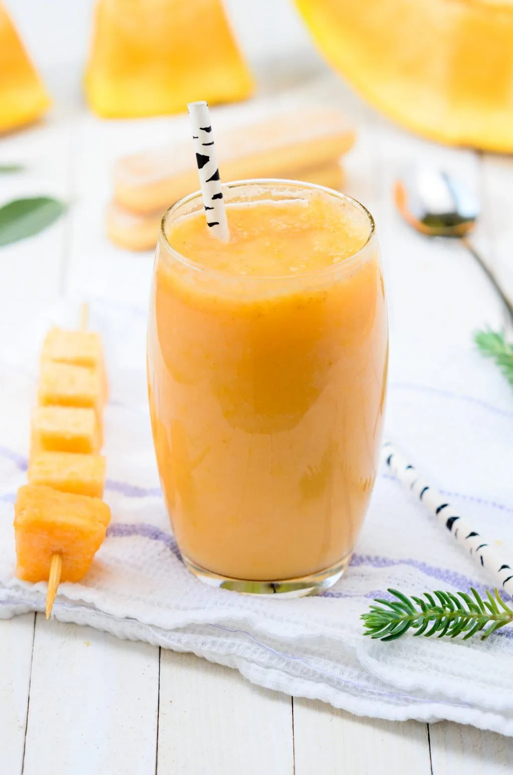 Sinh tố dinh dưỡng xoài, lê và cải bó xôi Sinh tố dinh dưỡng xoài, lê và cải bó xôi