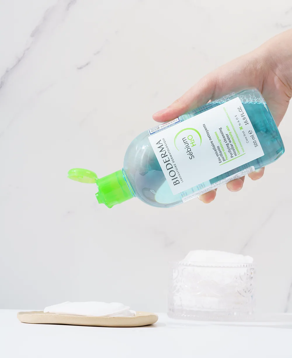 Nước tẩy trang Bioderma Sébium H2O giúp kháng khuẩn. Nước tẩy trang Bioderma Sébium H2O giúp kháng khuẩn.