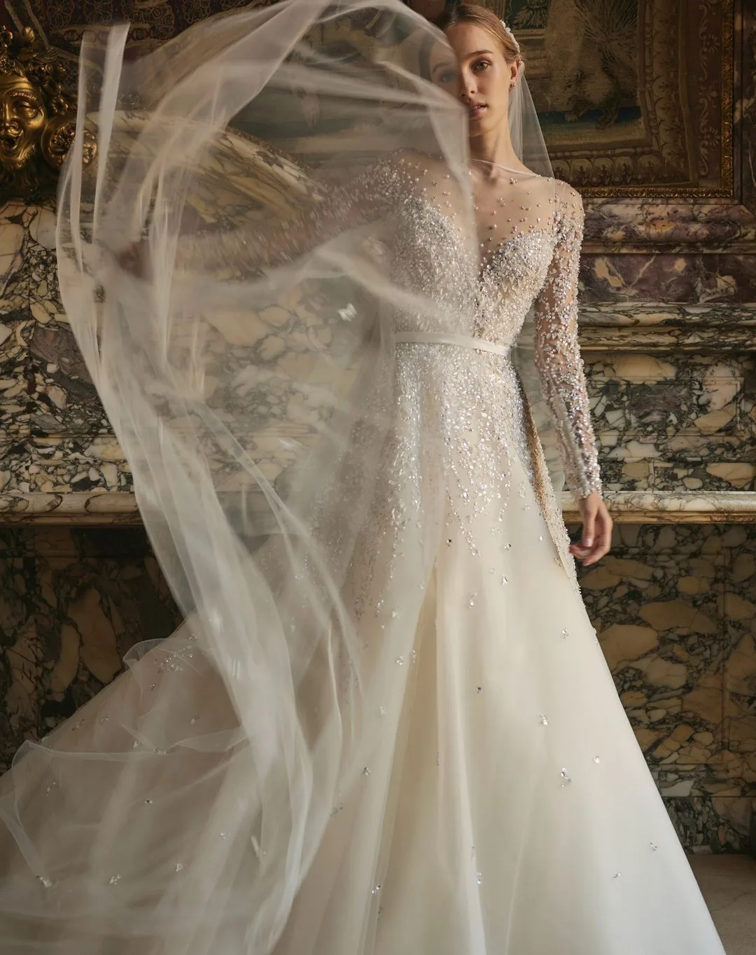 váy cưới elie saab đính đá quý