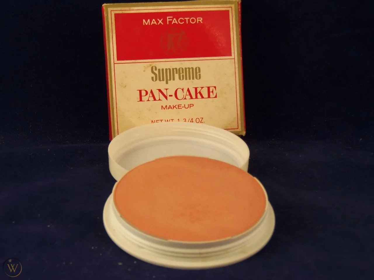 trang điểm mịn lì thập niên 40 kem nền dạng bánh max factor