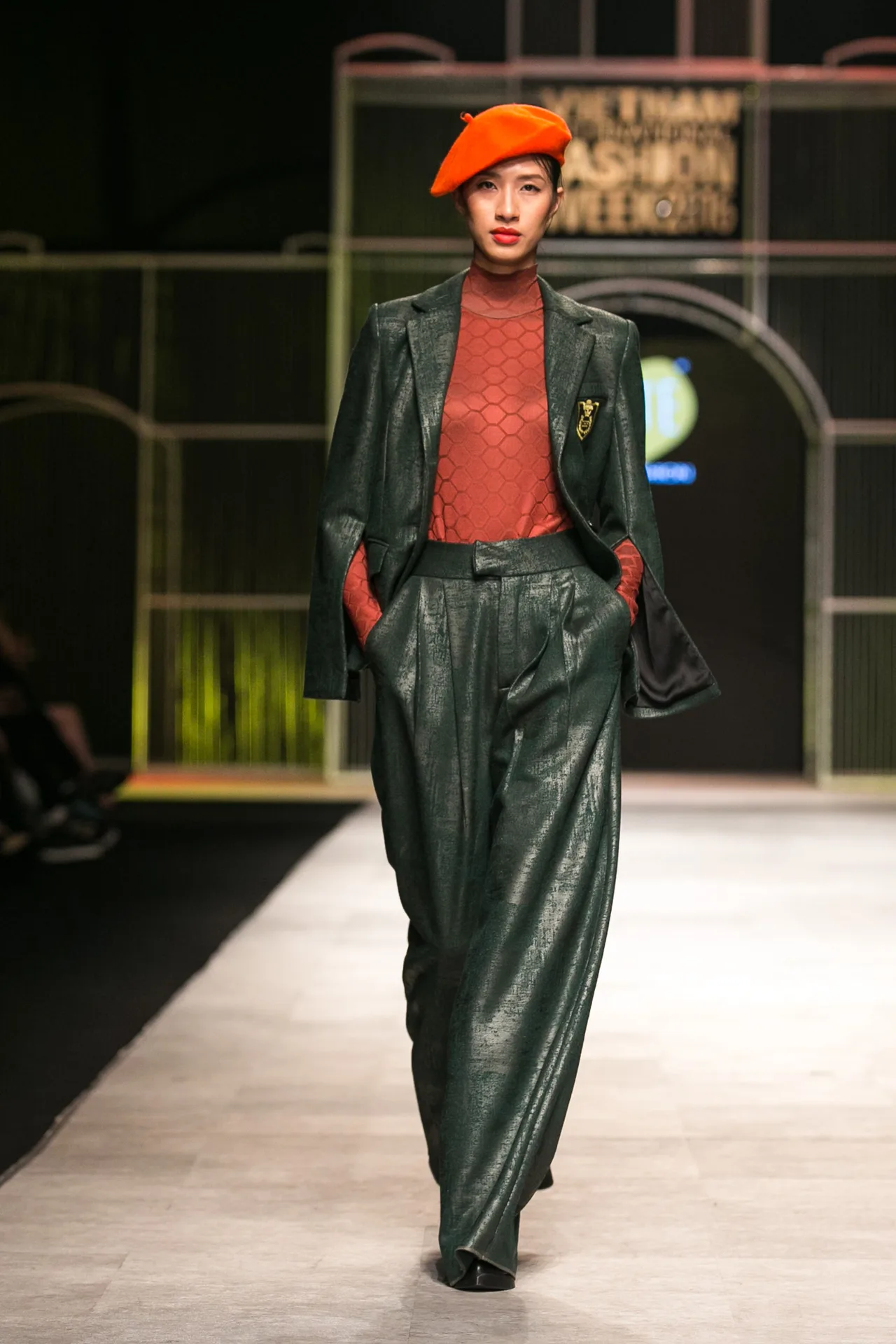 I HATE FASHION thả “Ký ức những mùa đông cũ kỹ” vào BST Thu-Đông 2016 tại VIFW - ELLE VN