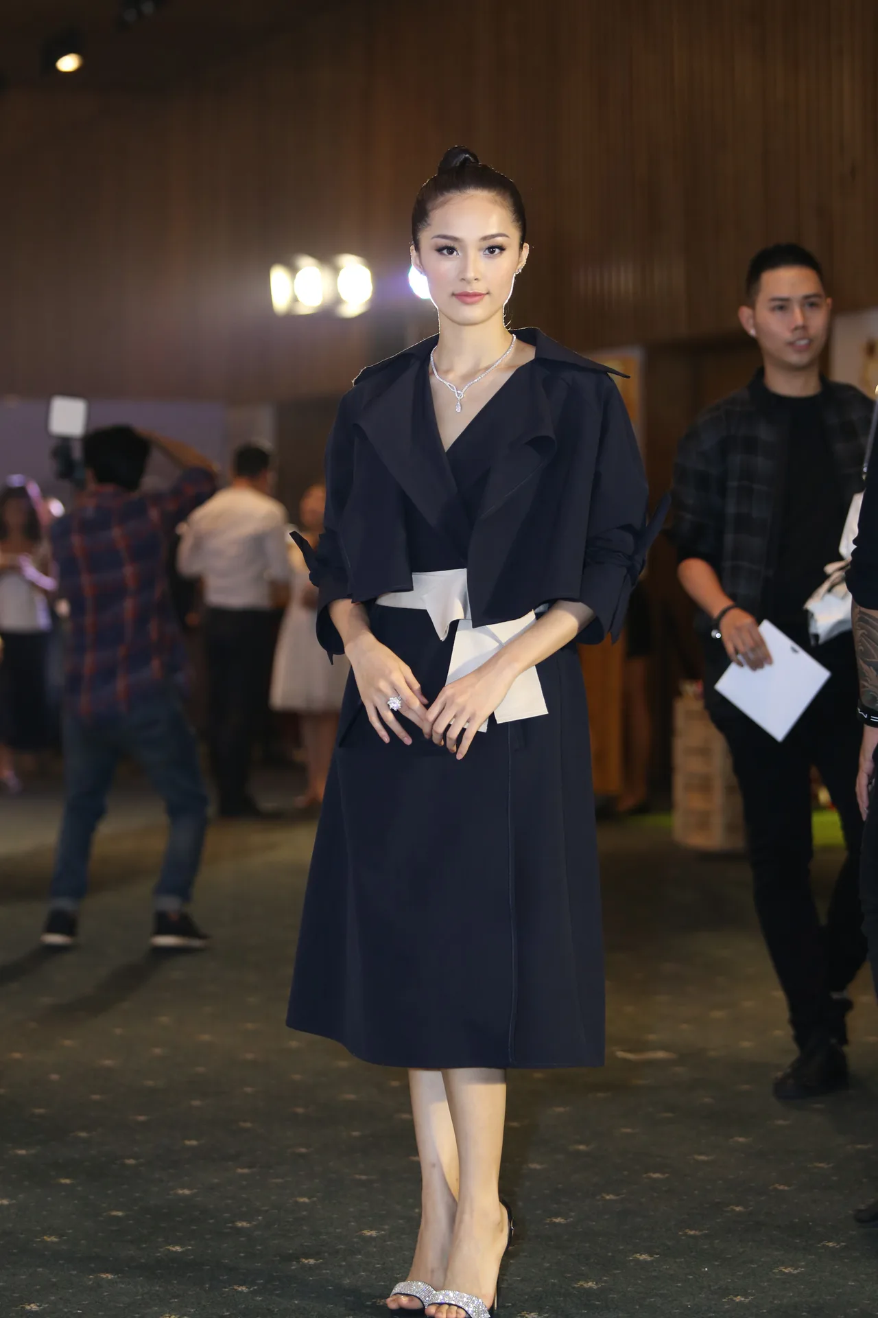 Trang phục của sao trên thảm đỏ ELLE Fashion Journey 2016 - ELLE Vn