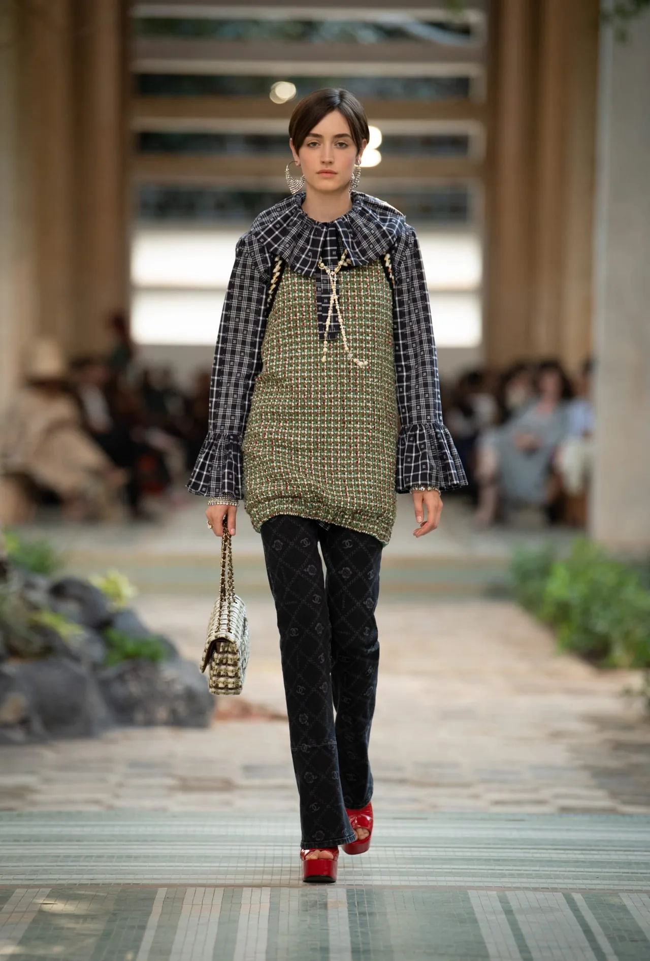 CHANEL Métiers d’art DAKAR 2022 23 look 34