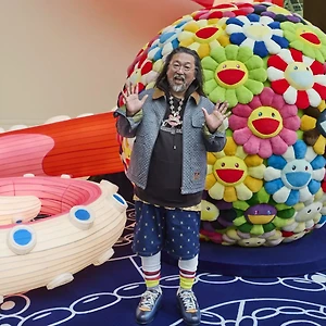 Vũ trụ rực rỡ của Louis Vuitton và Takashi Murakami tái ngộ tại Art Basel Paris 2025