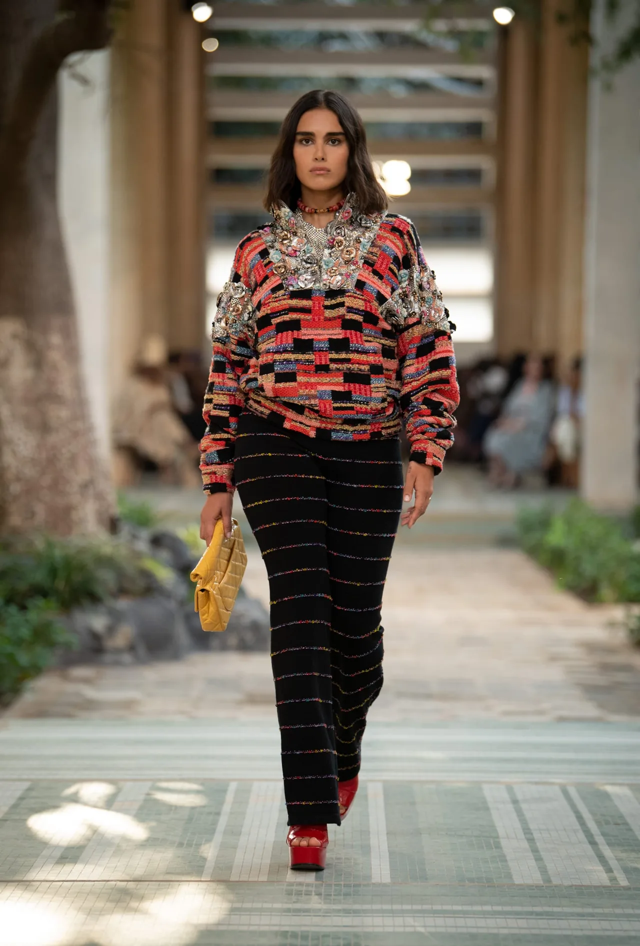 CHANEL Métiers d’art DAKAR 2022/23 look 29