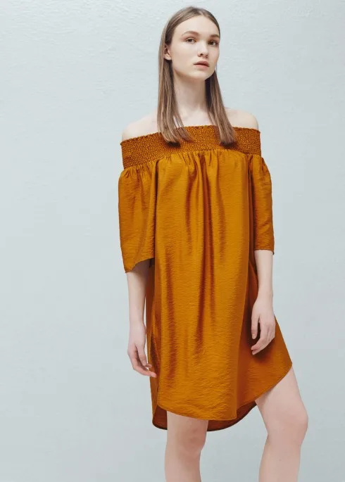 Tông màu đất điển hình là màu vàng mustard, calmen và nâu đất