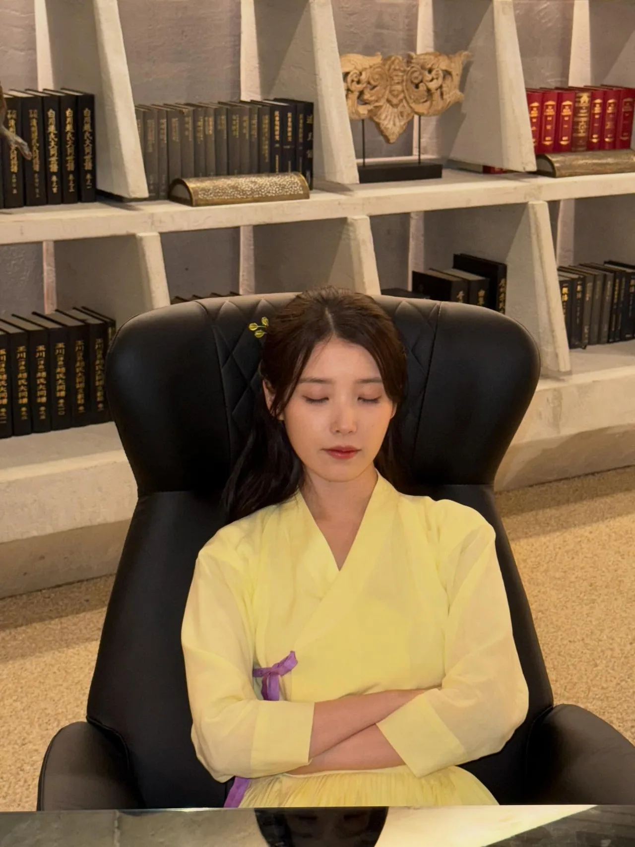 ELLE-PHONG-CACH-THOI-TRANG-IU-PERFECT-CROWN-PHIM00003