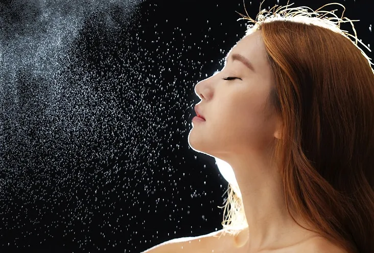 Bạn đã tận dụng nước xịt khoáng với 10 công dụng này chưa? ELLE VN