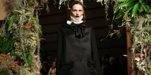 Andrej Pejic lần đần xuất hiện công khai vẻ ngoài nữ giới tại show