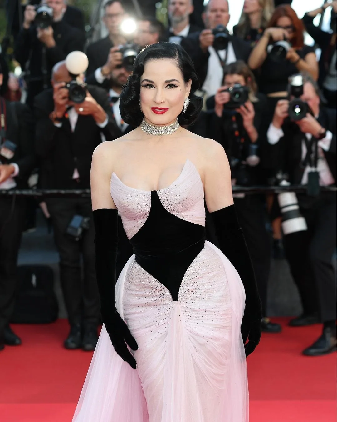 Dita Von Teese đeo Chopard tại Cannes 2026