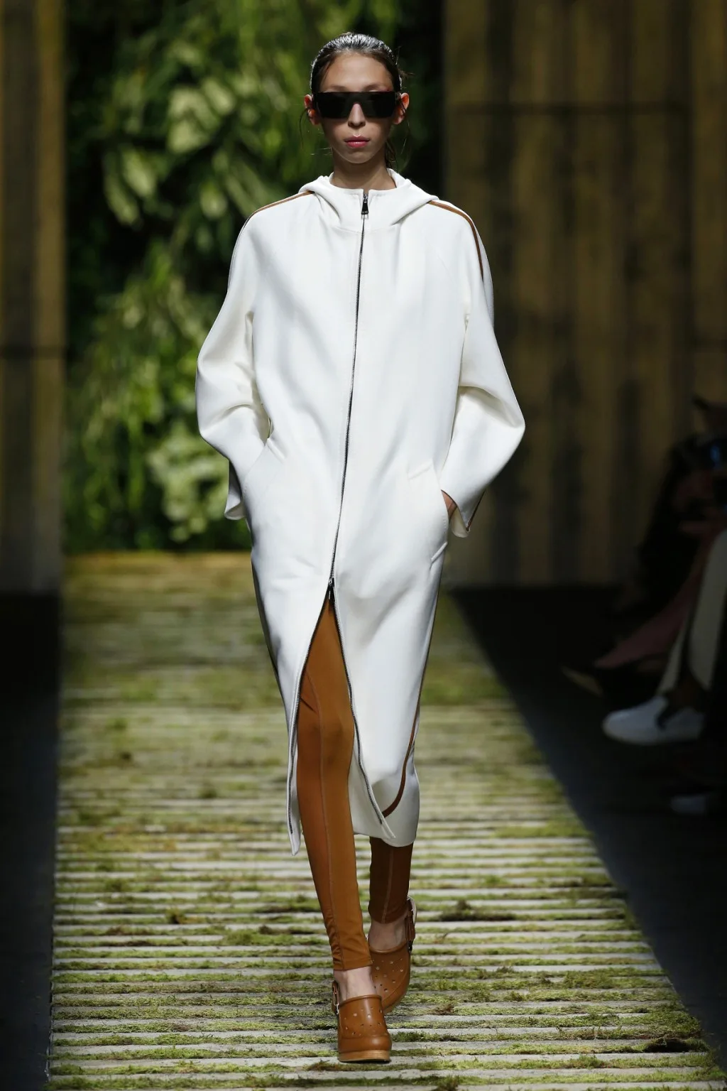 Chiếc coat dress với phong cách thể thao của Max Mara