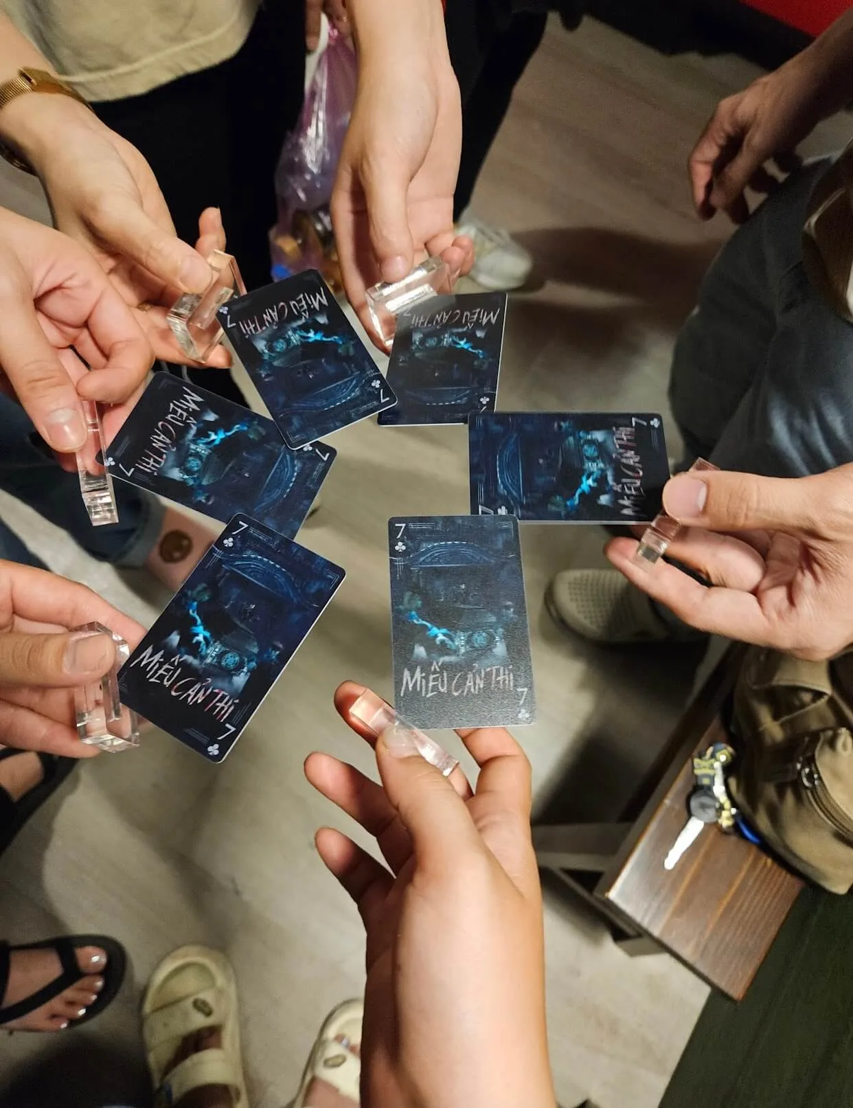 nhập vai giải đố hoạt động escape room