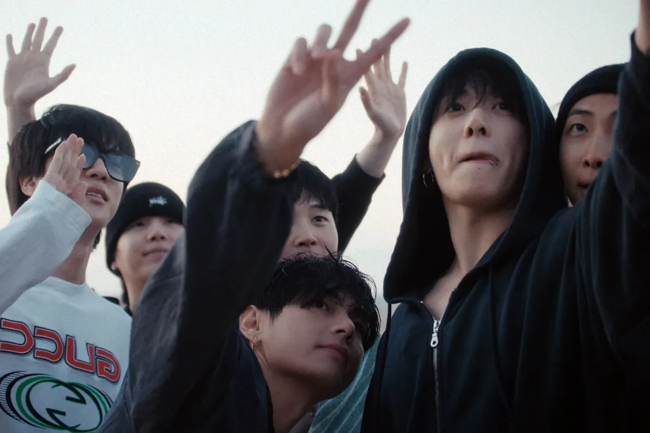 cảnh mở đầu trong bộ phim tài liệu BTS: The Return