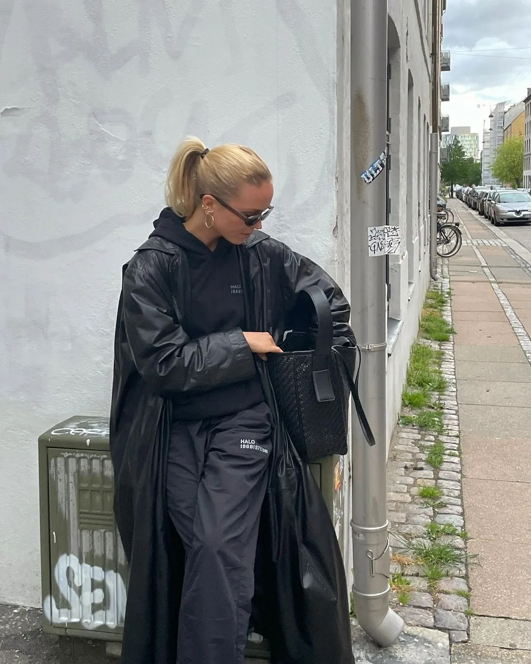 phối hoodie cùng áo khoác dáng dài