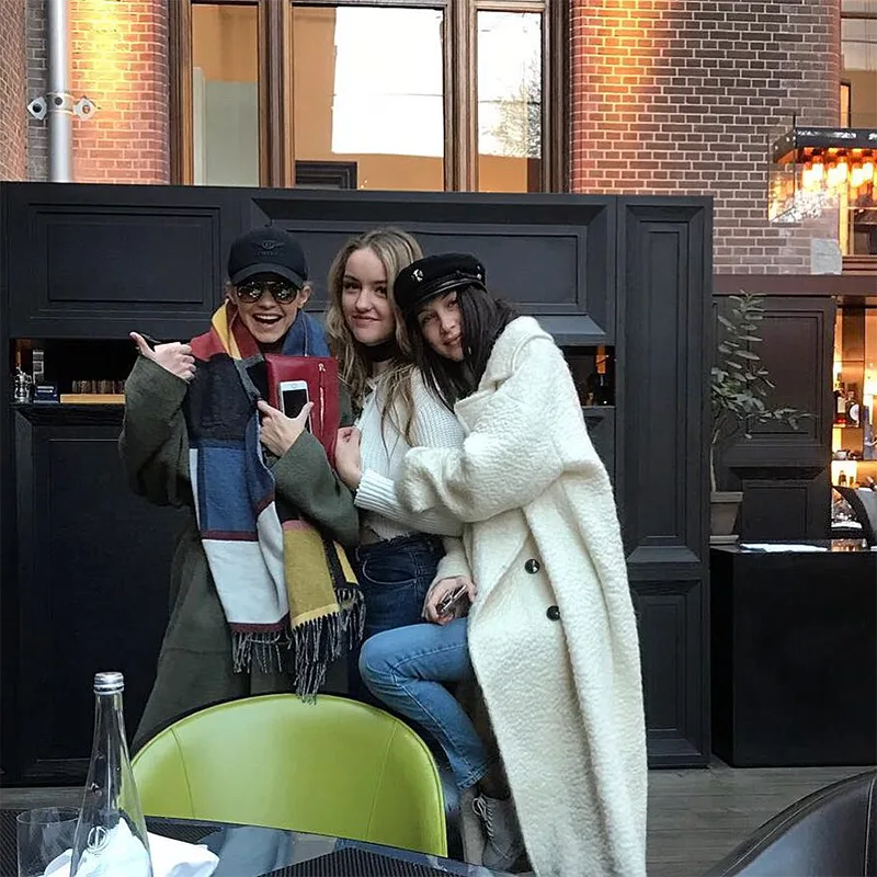 Sau Gigi và Bella Hadid, cô em gái 18 tuổi của cả 2 cũng bắt đầu sự nghiệp người mẫu Sau Gigi và Bella Hadid, cô em gái 18 tuổi của cả 2 cũng bắt đầu sự nghiệp người mẫu