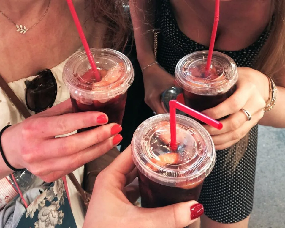 Vì lẽ đó mà duy trì thói quen uống soda ăn kiêng rất dễ khiến bạn mắc khả năng sâu răng. giảm cân - ba