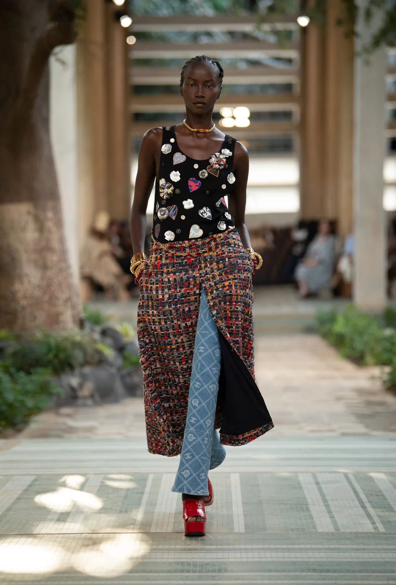 CHANEL Métiers d’art DAKAR 2022/23 look 28