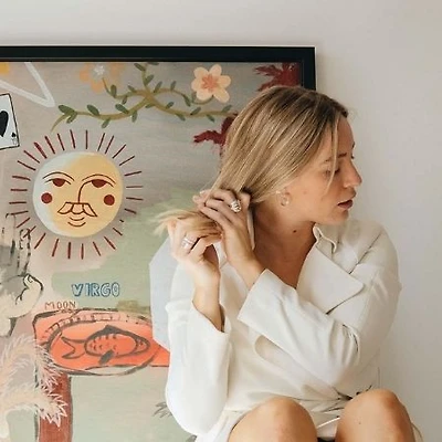 cô gái chuẩn bị đi làm buổi sáng mathilde-langevin-unsplash