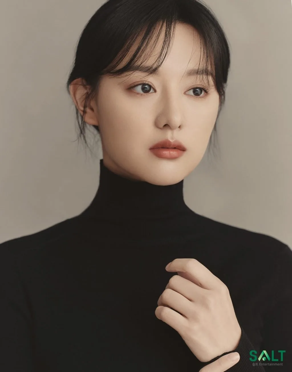Kim Ji-Won rạng rỡ với làn da trắng sáng. Kim Ji-Won rạng rỡ với làn da trắng sáng.