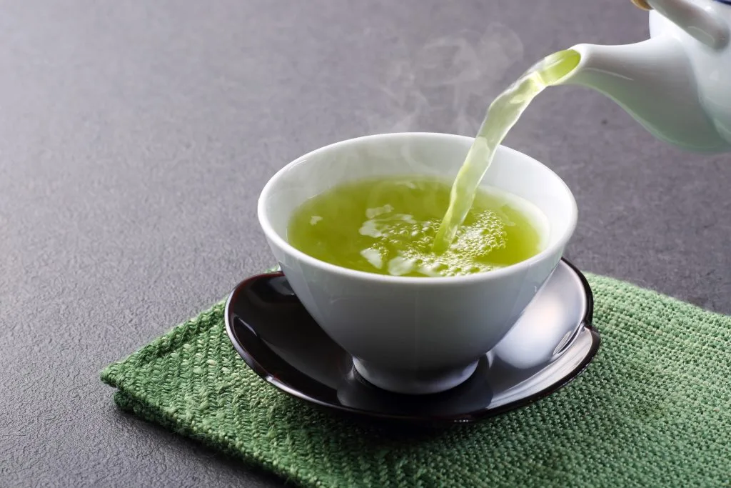 Ngoài việc làm giảm huyết áp, trà xanh được ví như “thần dược” trong khả năng chống ôxy hóa Ngoài việc làm giảm huyết áp, trà xanh được ví như “thần dược” trong khả năng chống ôxy hóa