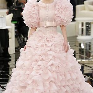 14 bộ váy lấy cảm hứng Disney trong Paris Haute Couture 2017