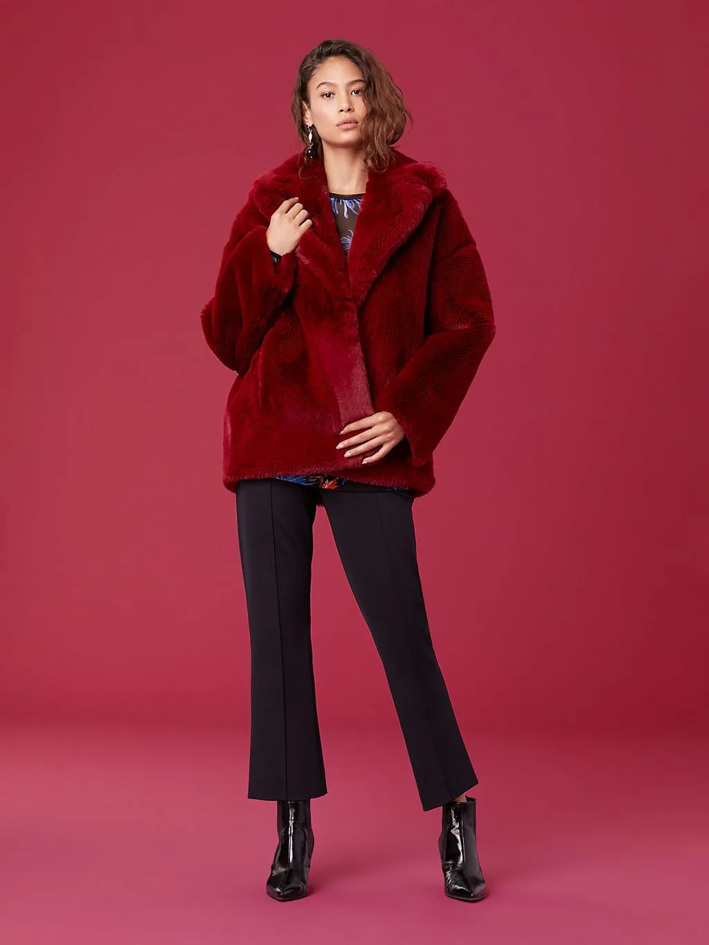 Áo khoác lông nhân tạo DVF thời trang bền vững 02 thương hiệu lacoste 3