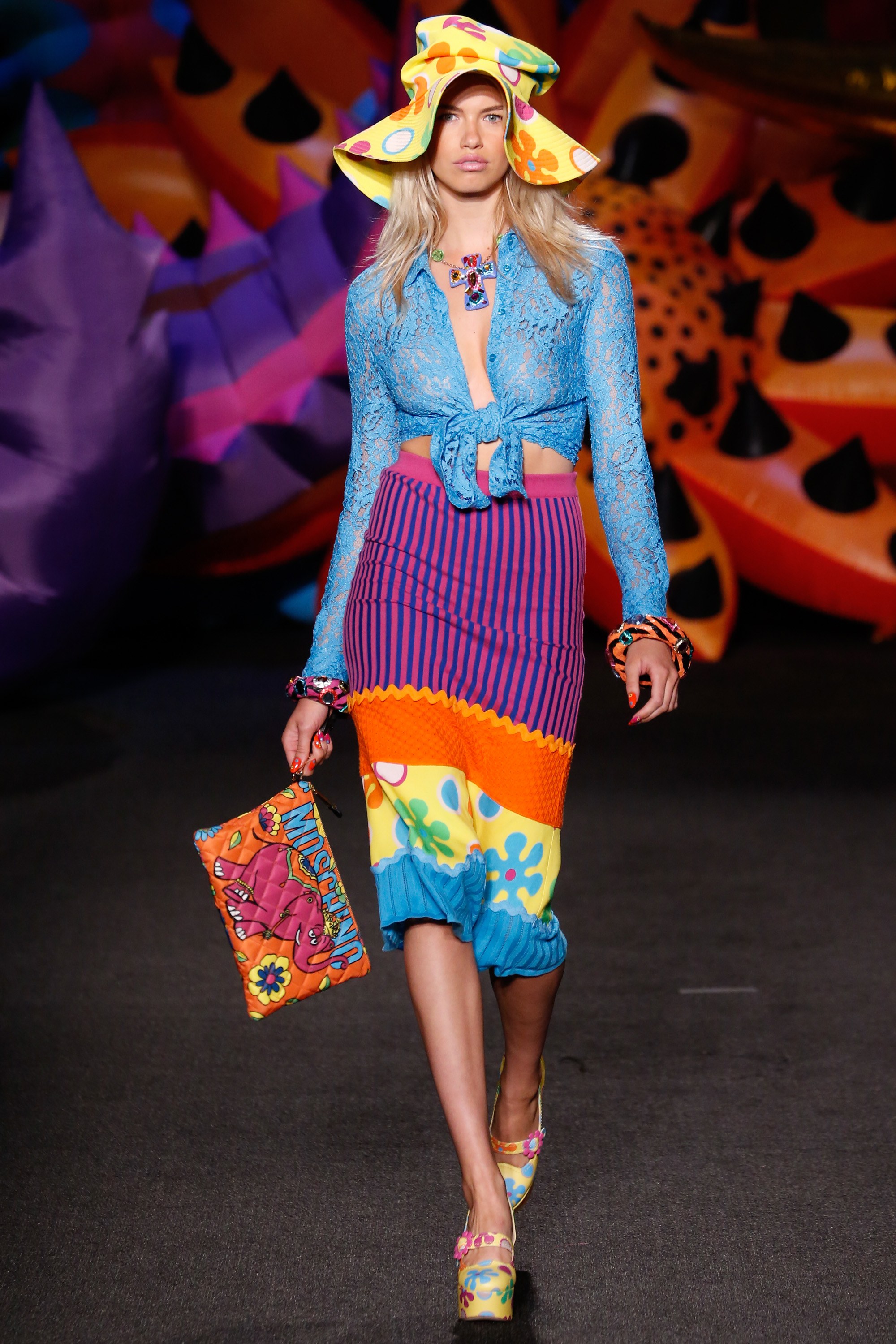 Bộ sưu tập thời trang Moschino Resort 2017 -ellevietnam 17