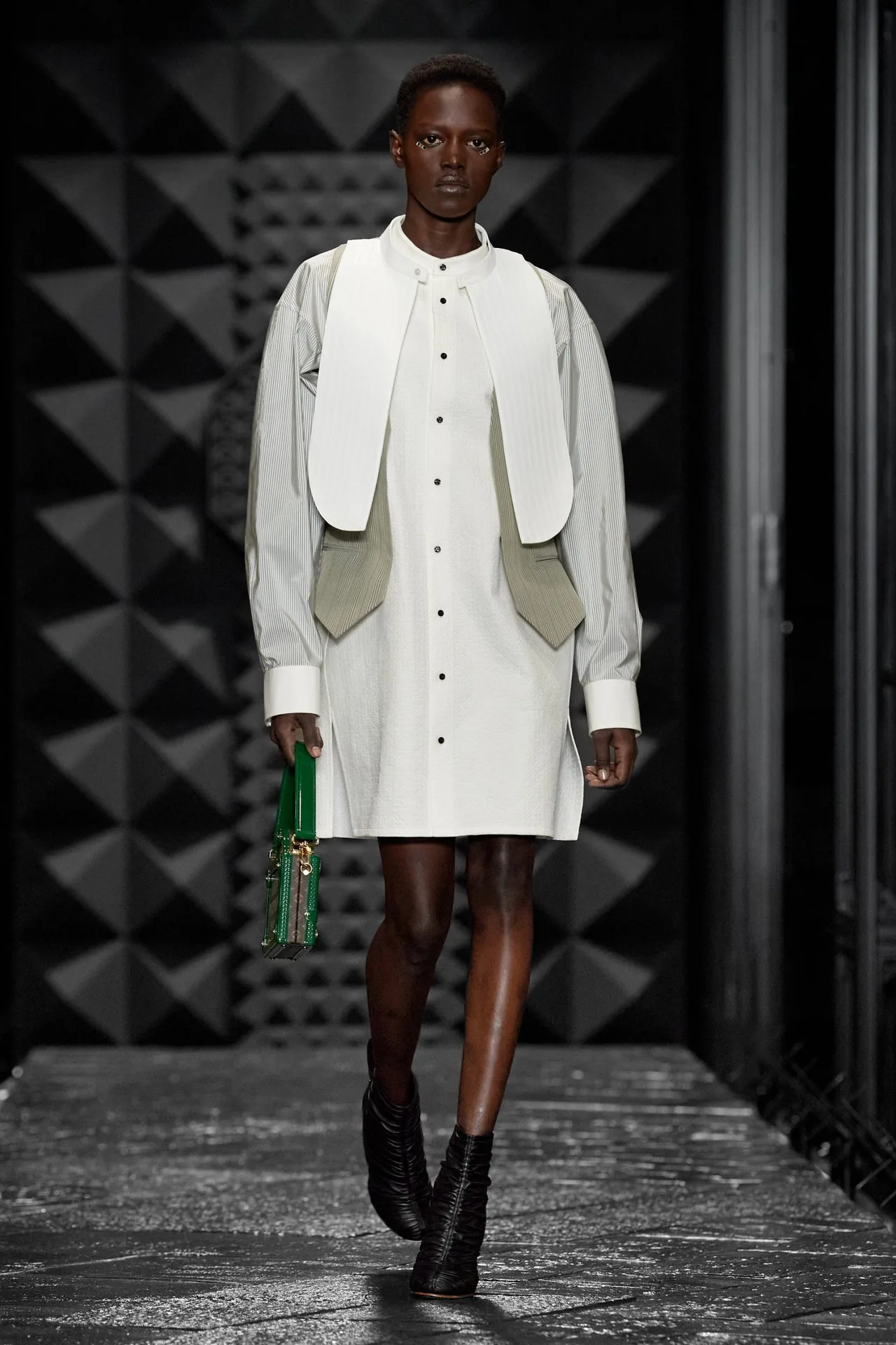 00011-louis-vuitton-fall-2023-ready-to-wear-credit-gorunway