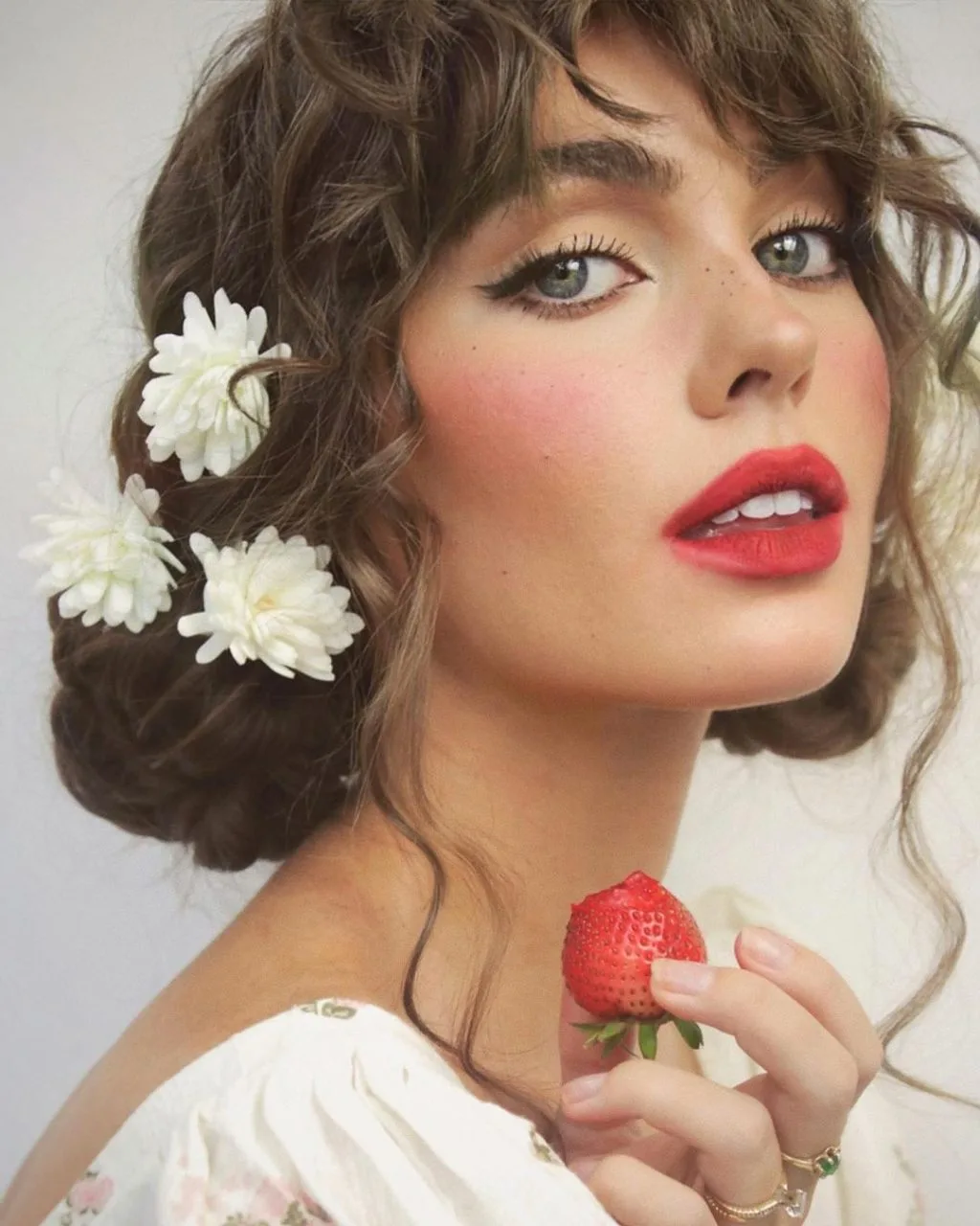 Phong cách Stawberry Girl mang vẻ đẹp ngọt ngào. Phong cách Stawberry Girl mang vẻ đẹp ngọt ngào.