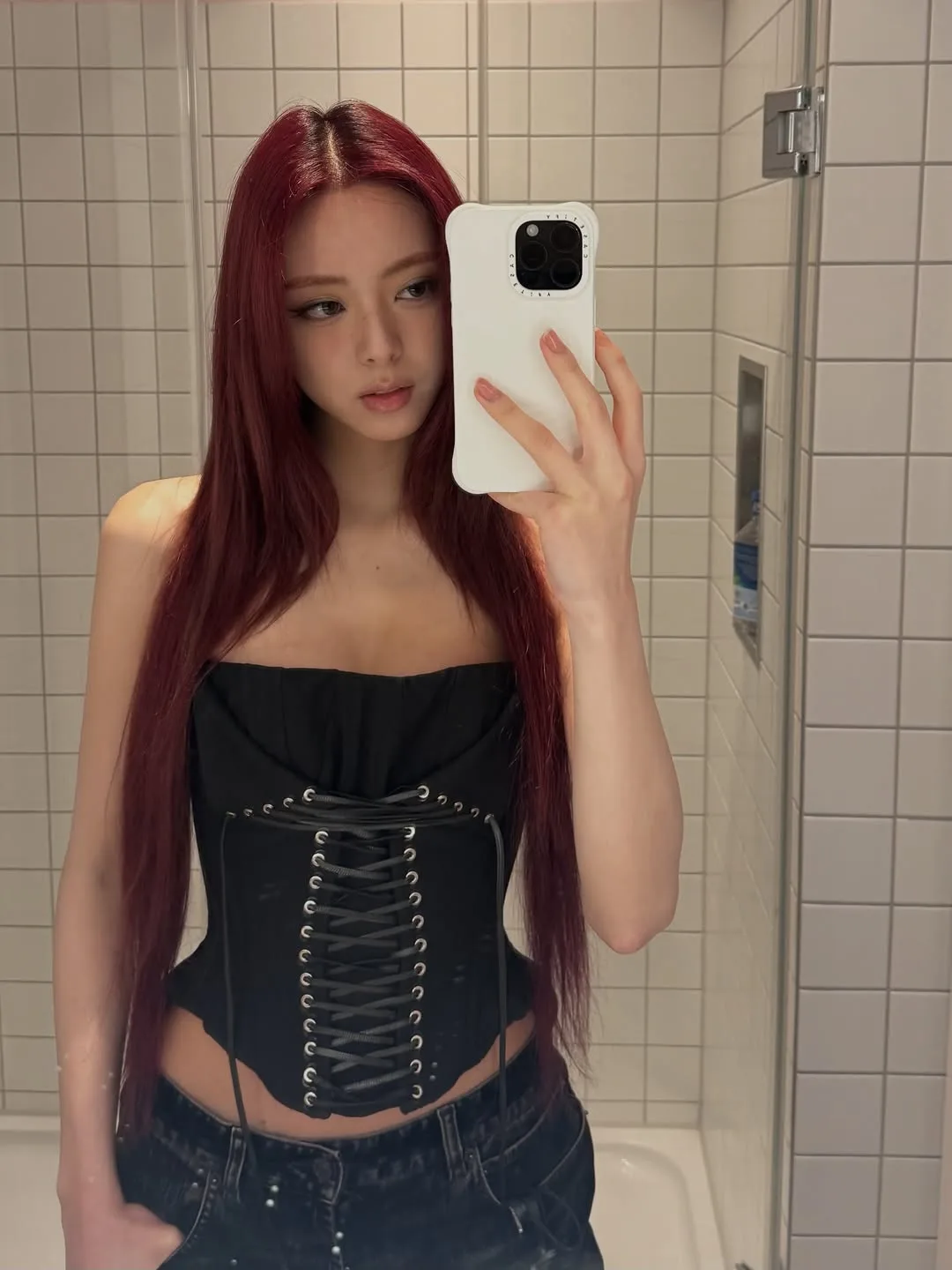 Yuna (Itzy) phong cách cá tính