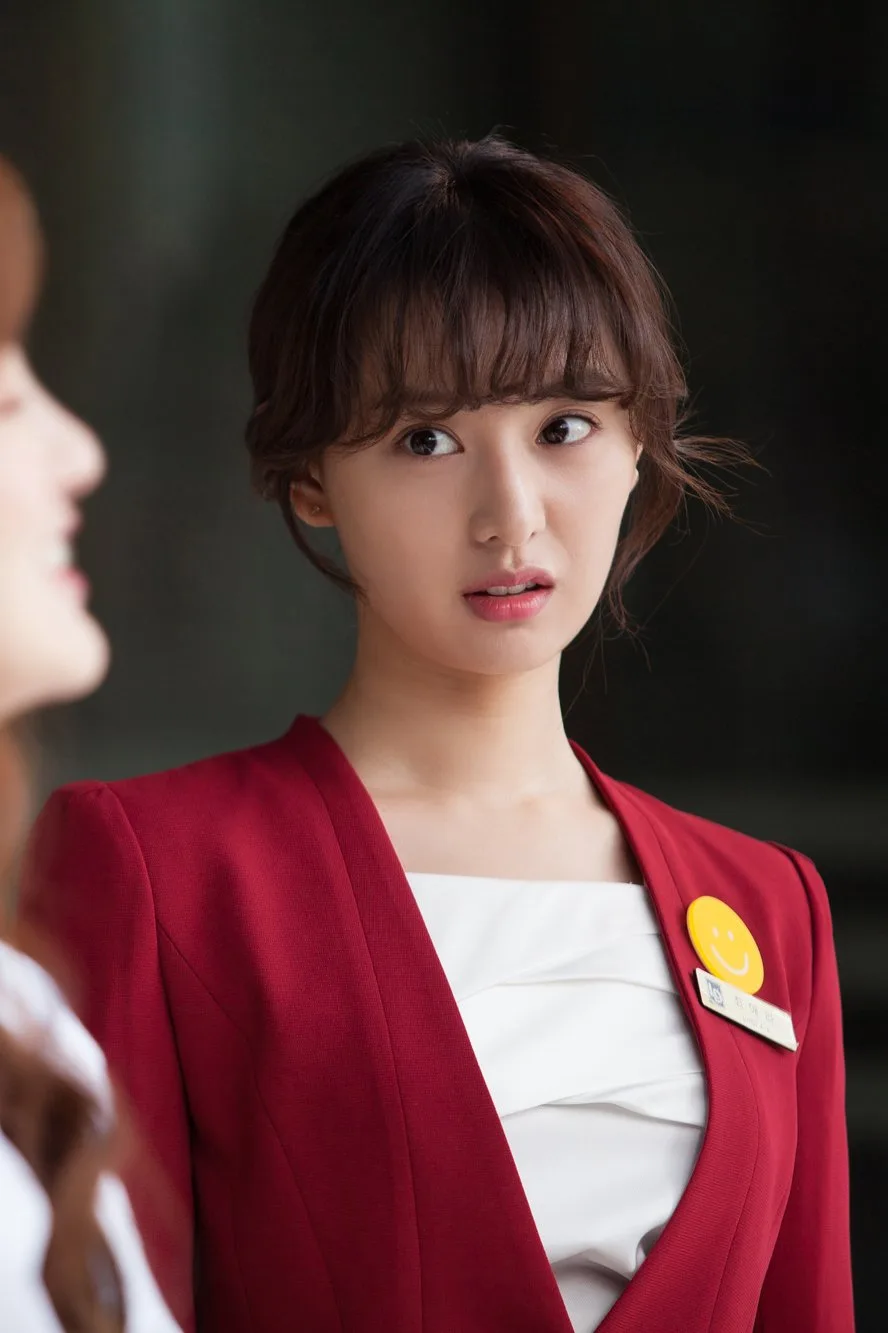 Kim Ji Won vai diễn Choi Aera trong thanh xuân vật vã
