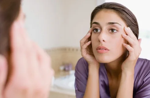 Mụn trên da đầu xuất hiện khá phổ biến và thường khó kiểm soát