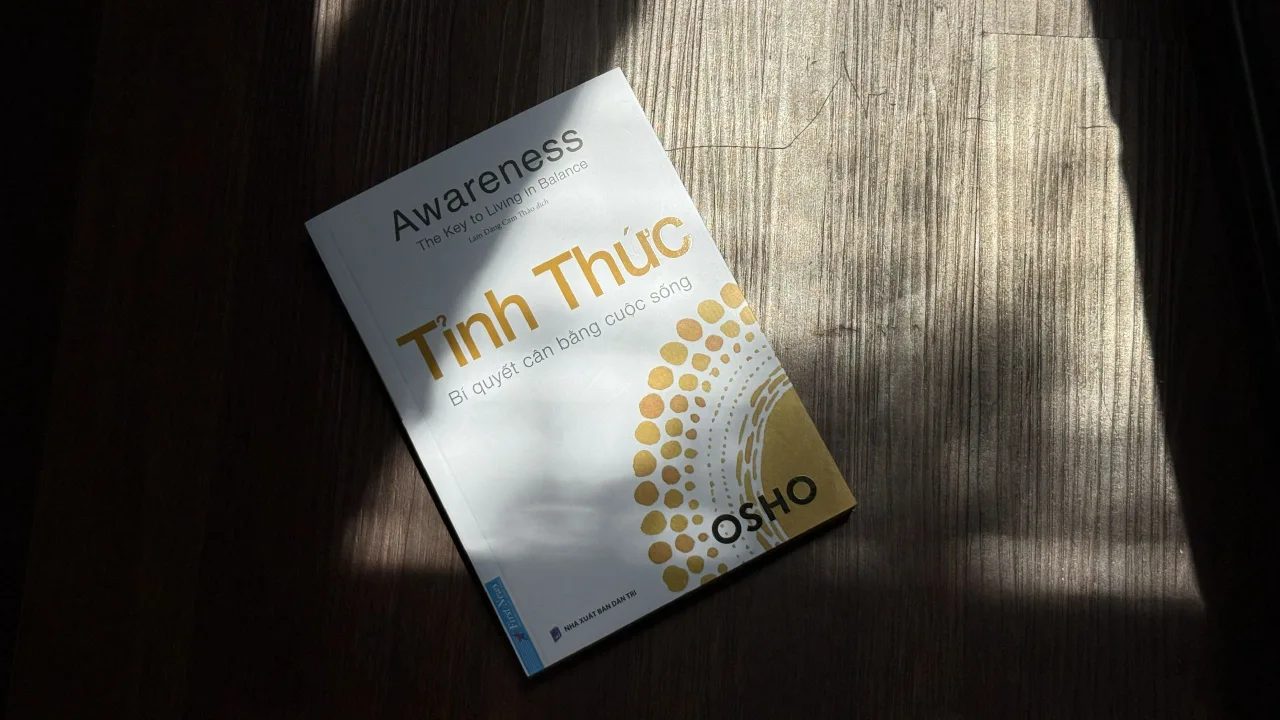 Trong Tỉnh thức, khi tâm trí yên lặng, bạn không còn bị cuốn theo lo âu hay sợ hãi mọi cảm giác trở nên rõ ràng và đầy ý nghĩa.
