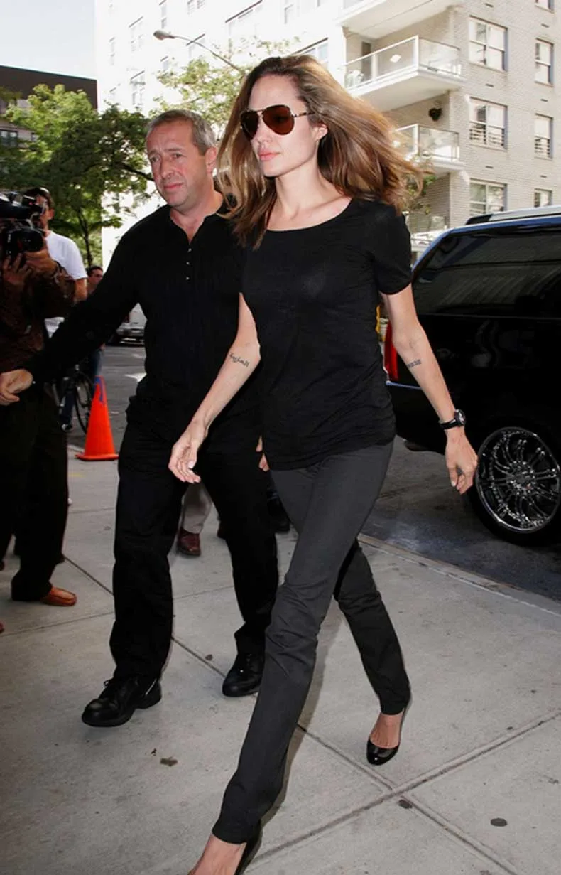 Phong cách thời trang tuổi 40 của Angelina Jolie - ellevn