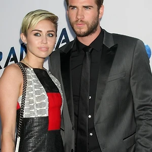 Liam Hemsworth và Miley Cyrus chính thức hủy hôn