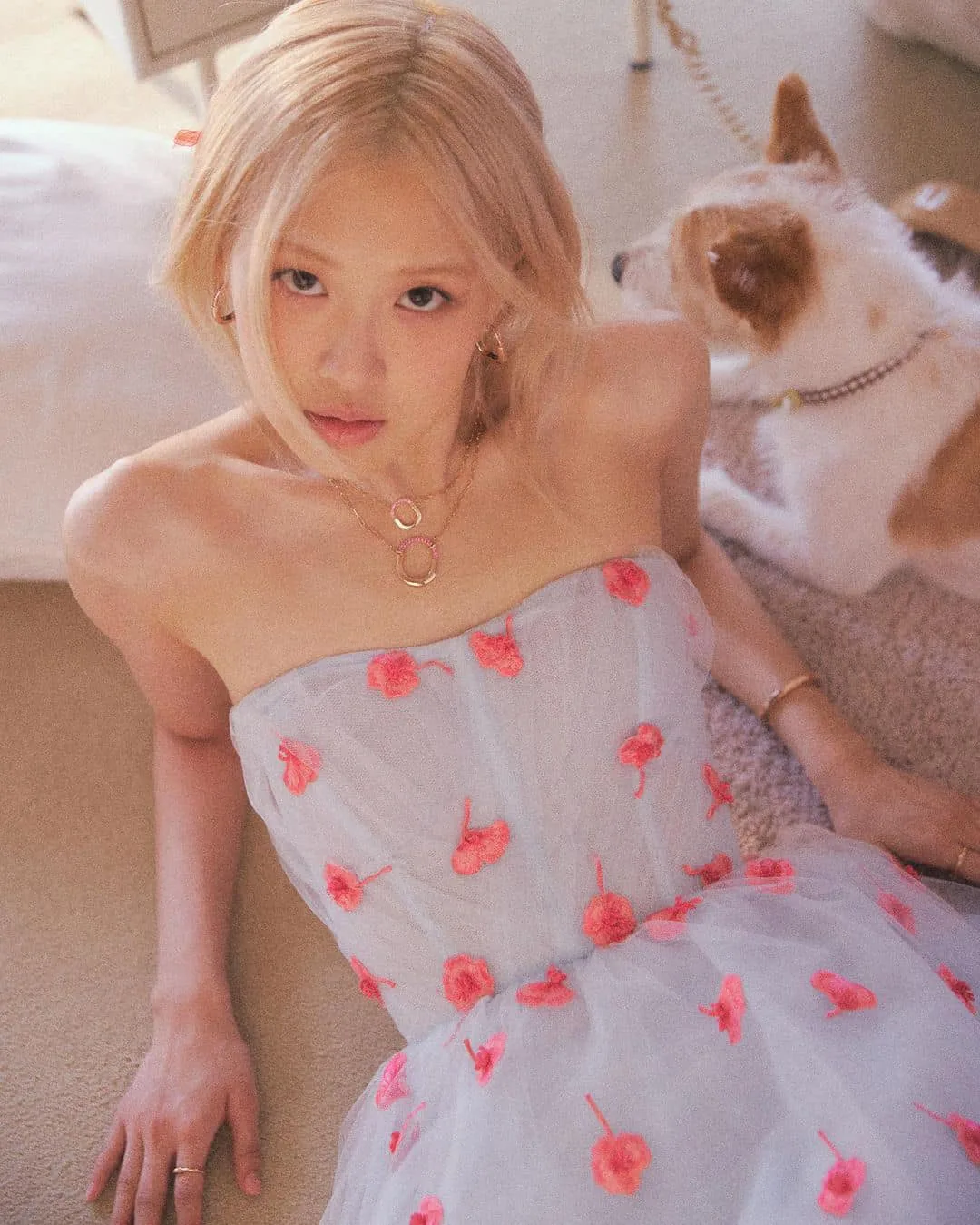 rose diện BST “Tiffany Lock Rosé Edition”