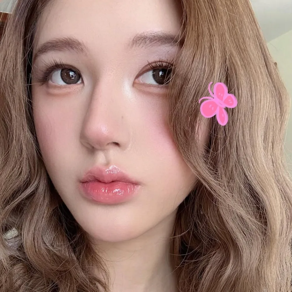 trang điểm môi triệu lộ tư